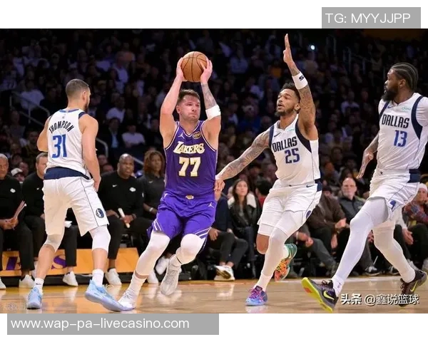 东契奇豪取35分11助攻老詹贡献13分7篮板湖人主场击败独行侠浓眉复出表现亮眼